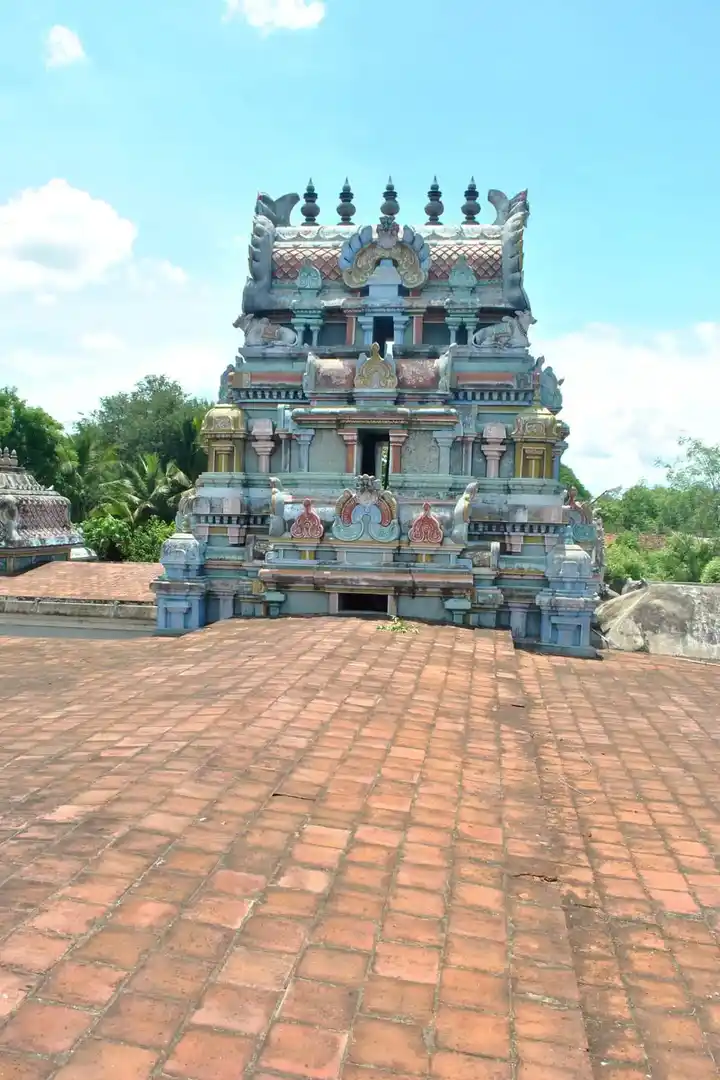 Arulmigu Akneeswarar Temple, Kanjanoor, Kanjanoor - 609804 அருள்மிகு அக்னீஸ்வரர் திருக்கோயில், கஞ்சனூர், Kanjanoor - 609804, Thanjavur - Ancient Temple Architecture and History Image 3