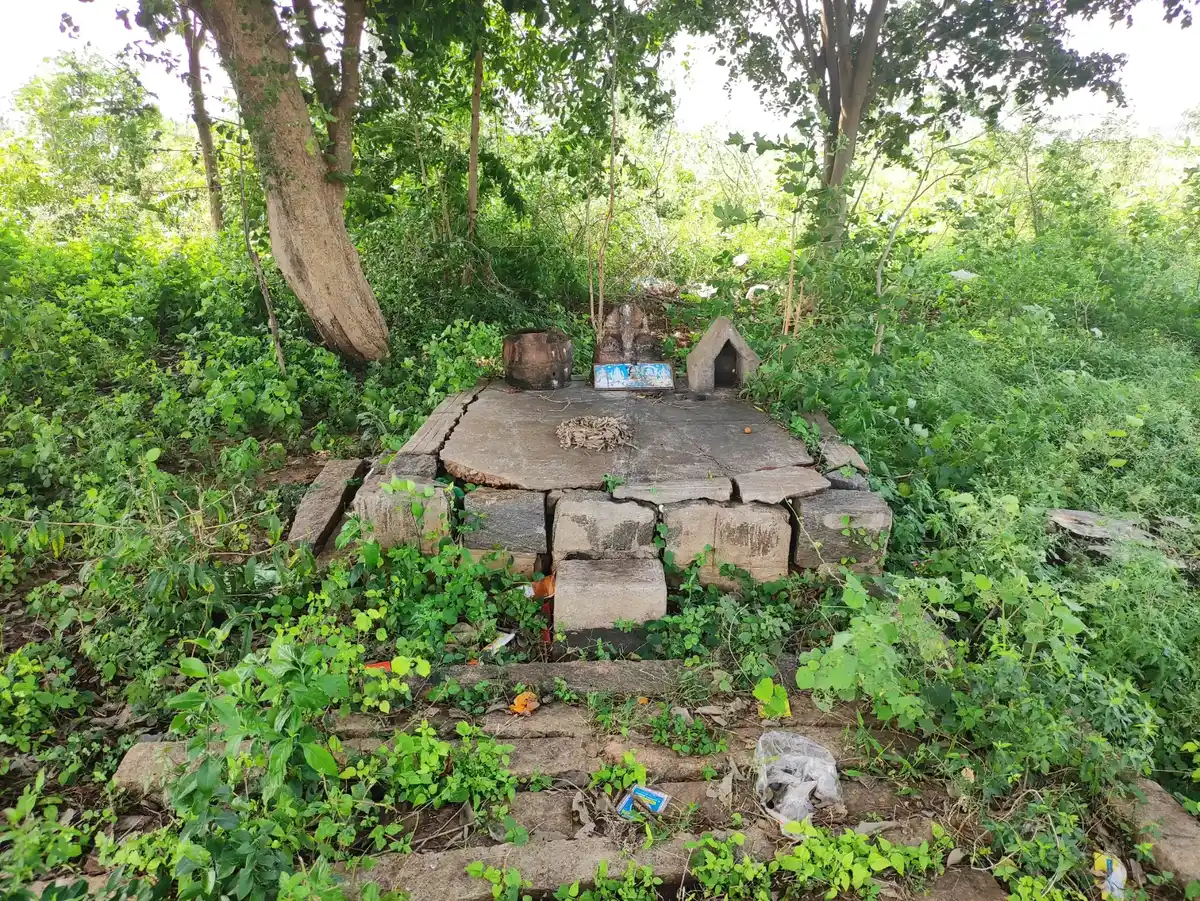 Arulmigu Aladi Kannimar And Oonjapuli Kannimar Temple, Sivanganapuram - 624219 ஆலடி கண்ணிமார் மற்றும் ஊஞ்சப்புலி கண்ணிமார் திருக்கோயில், Sivanganapuram - 624219, Dindigul - Ancient Temple Architecture and History Image 2