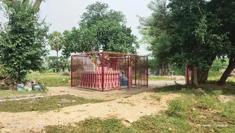 Arulmigu Aladiyamman Temple, Annavasal, Iluppur Taluk - 622101 Temple