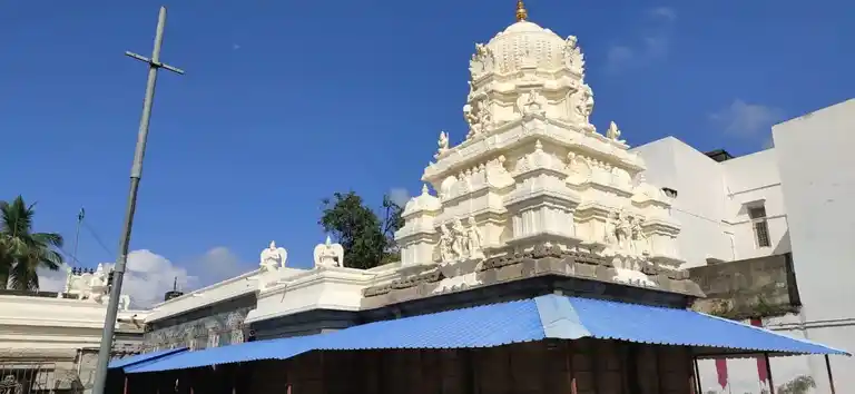 Arulmigu Alaguperumal Temple, Periapettai, Vaniyambadi - 635751