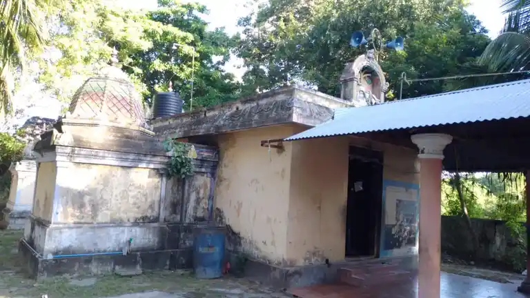 Arulmigu Alandhuraiyappar And Varadharajaperumal Temple, Nallathukudi - 609001 அருள்மிகு ஆலந்துறையப்பர் மற்றும் வரதராஜப்பெருமாள் திருக்கோயில், Nallathukudi - 609001, Mayiladuthurai - Ancient Temple Architecture and History Image 2