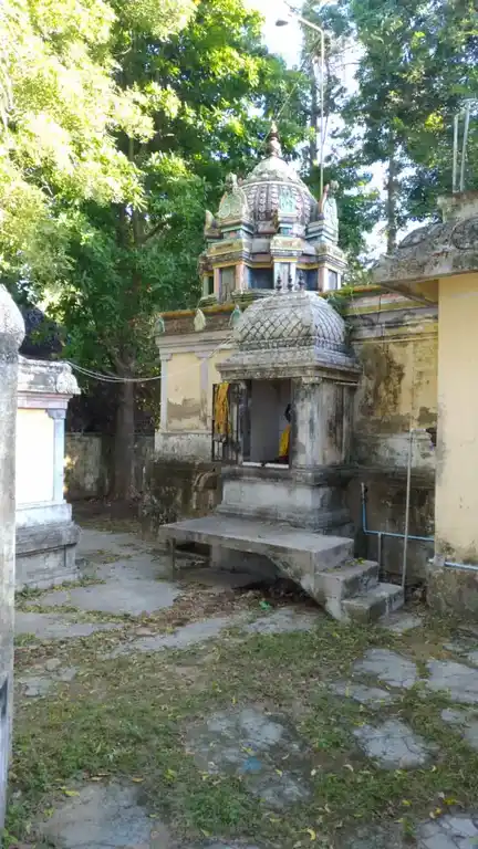Arulmigu Alandhuraiyappar And Varadharajaperumal Temple, Nallathukudi - 609001 அருள்மிகு ஆலந்துறையப்பர் மற்றும் வரதராஜப்பெருமாள் திருக்கோயில், Nallathukudi - 609001, Mayiladuthurai - Ancient Temple Architecture and History Image 3