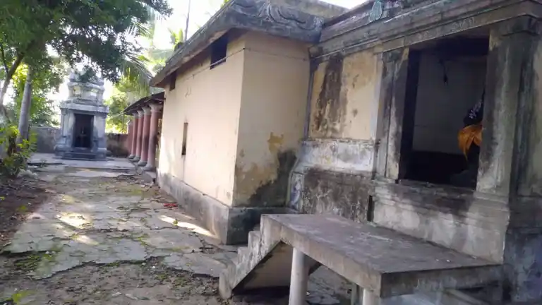 Arulmigu Alandhuraiyappar And Varadharajaperumal Temple, Nallathukudi - 609001 அருள்மிகு ஆலந்துறையப்பர் மற்றும் வரதராஜப்பெருமாள் திருக்கோயில், Nallathukudi - 609001, Mayiladuthurai - Ancient Temple Architecture and History Image 4