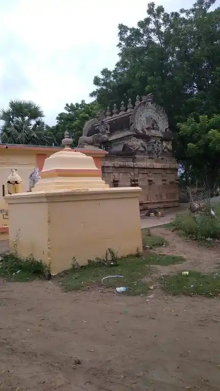 Arulmigu Alandiyamman Temple, Near Thiruvarumpur, Chozhamadevi - 620014 அருள்மிகு ஆலாண்டியம்மன் திருக்கோயில், Near Thiruvarumpur, Chozhamadevi - 620014, Thiruchirappalli - Ancient Temple Architecture and History Image 4