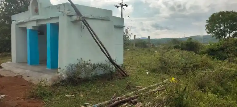 Arulmigu Aliyalam Venktramana Swamy Temple, Kamandhoddi - 635109 அருள்மிகு ஆளியாளம் வெங்கட்ராம சுவாமி திருக்கோயில், Kamandhoddi - 635109, Krishnagiri - Ancient Temple Architecture and History Image 3
