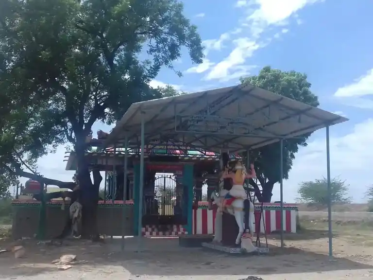 Arulmigu Amachiyar Temple, Near Kanmai, Thachagudi - 626138 அருள்மிகு அமச்சியார் திருக்கோயில், கண்மாய் அருகில், தச்சகுடி கிராமம் - 626138, Virudhunagar - Ancient Temple Architecture and History Image 3