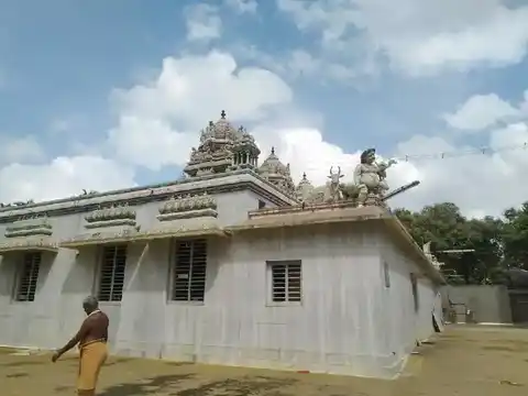 Arulmigu Amarapanneswarar Temple, Pariyur, Gobichettipalayam - 638476 அருள்மிகு அமரபணீஸ்வரர் திருக்கோயில், பாரியூர் பேருந்து நிறுத்தும் அருகில், Gobichettipalayam - 638476, Erode - Ancient Temple Architecture and History Image 2