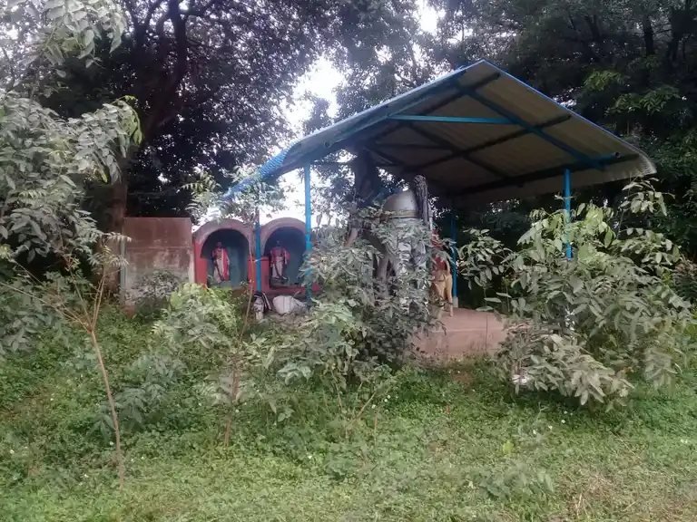 Arulmigu Ambalavaneswaraswamy Temple, Sripuranthan - 621701 Arulmigu Ambalavaneswaraswamy Temple, Sripuranthan - 621701, Ariyalur - Ancient Temple Architecture and History Image 2
