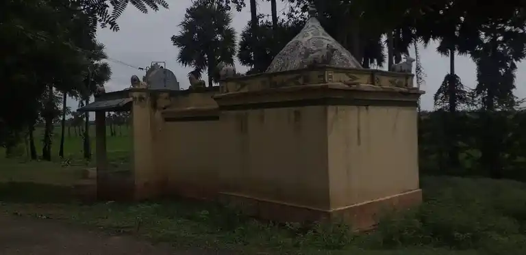 Arulmigu Amman Temple, Sannathiputhukulm - 630606 அருள்மிகு. அம்மன் திருக்கோயில், Sannathiputhukulm, Sannathiputhukulm - 630606, Sivagangai - Ancient Temple Architecture and History Image 2