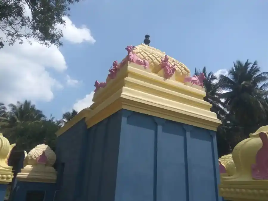 Arulmigu Ammaneswara Vengatramanasami Temple, Devampadivalasu, Pollachi - 642001