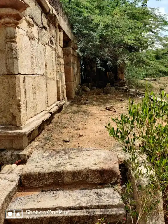 Arulmigu Ampalavana Samy Temple, Aathankarai - 630107 அருள்மிகு அம்பலவாணசுவாமி திருக்கோயில், Aathankarai - 630107, Sivagangai - Ancient Temple Architecture and History Image 6