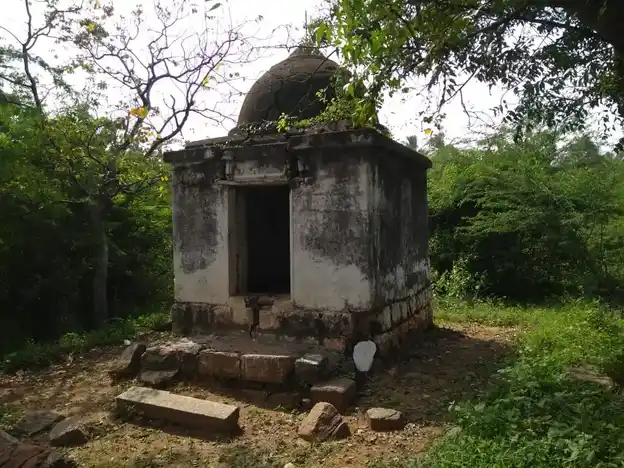 Arulmigu Anathaperumal Temple, Erampatti - 625501 அருள்மிகு ஆனந்தப் பெருமாள் திருக்கோயில், Erampatti, Erampatti - 625501, Madurai - Ancient Temple Architecture and History Image 4