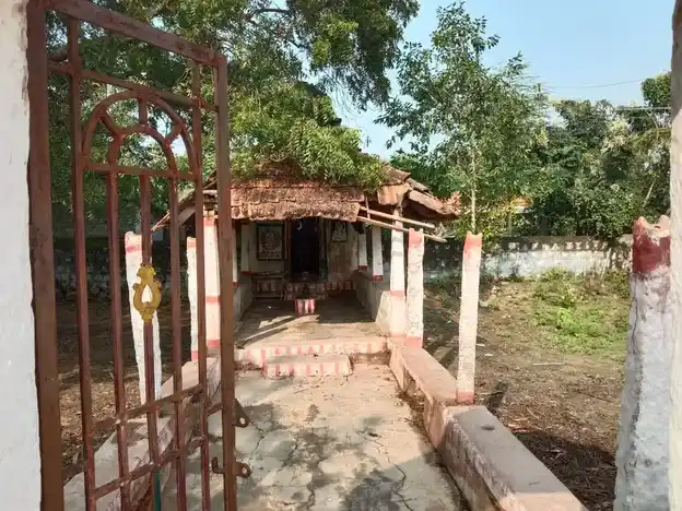 Arulmigu Andi Alazhu Karuppasamy Templetemple, Chennagarampatti - 625105 ஆண்டி, அழகு, கருப்புசாமி, தொட்டிச்சியம்மன் திருக்கோயில், Chennagarampatti - 625105, Madurai - Ancient Temple Architecture and History Image 4