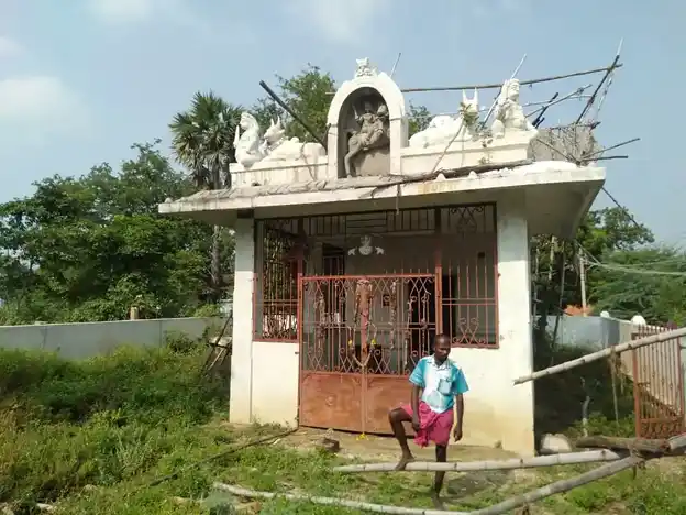 Arulmigu Andi Alazhu Karuppasamy Templetemple, Chennagarampatti - 625105 ஆண்டி, அழகு, கருப்புசாமி, தொட்டிச்சியம்மன் திருக்கோயில், Chennagarampatti - 625105, Madurai - Ancient Temple Architecture and History Image 5