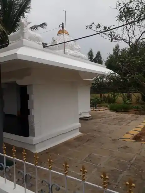 Arulmigu Anekkal Thimmanahalli Basuveswarar Temple, Periya Mathagondapalli - 635114 அருள்மிகு ஆனேக்கல் திம்மராஹள்ளி பசவேஸ்வரர் திருக்கோயில், Periya Mathagondapalli - 635114, Krishnagiri - Ancient Temple Architecture and History Image 3