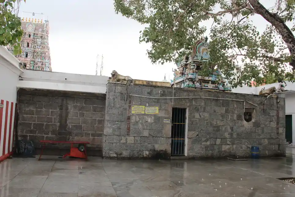 Arulmigu Angala Parameshwari And Kasi Viswanathar Temple, Choolai, Chennai - 600112 அருள்மிகு அங்காள பரமேஸ்வரி மற்றும் காசிவிஸ்வநாத சுவாமி திருக்கோயில், சூளை, சென்னை - 600112, Chennai - Ancient Temple Architecture and History Image 9