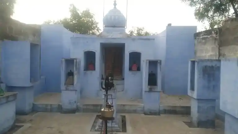 Arulmigu Angalamman And Chinnaathaal Temple, Vengipalayam, Sankari - 637301