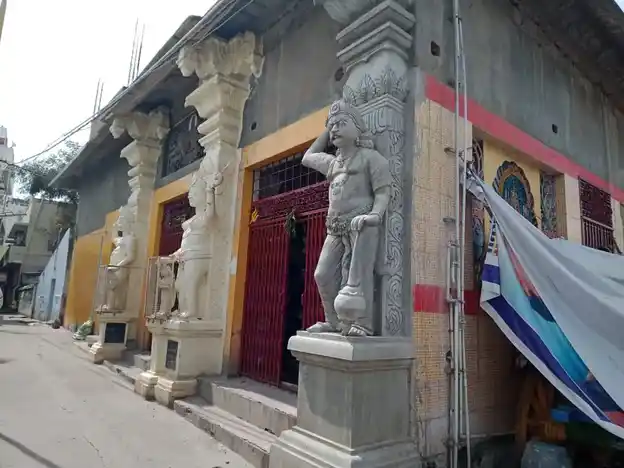 Arulmigu Angalamman And Poongavanathamman Temple, Near Bus Stand, Kaveripatnam - 635112 அருள்மிகு அங்காளம்மன் மற்றும் பூங்காவனத்தம்மன் திருக்கோயில், தாம்சன்பேட்டை, காவேரிப்பட்டிணம் - 635112, Krishnagiri - Ancient Temple Architecture and History Image 4