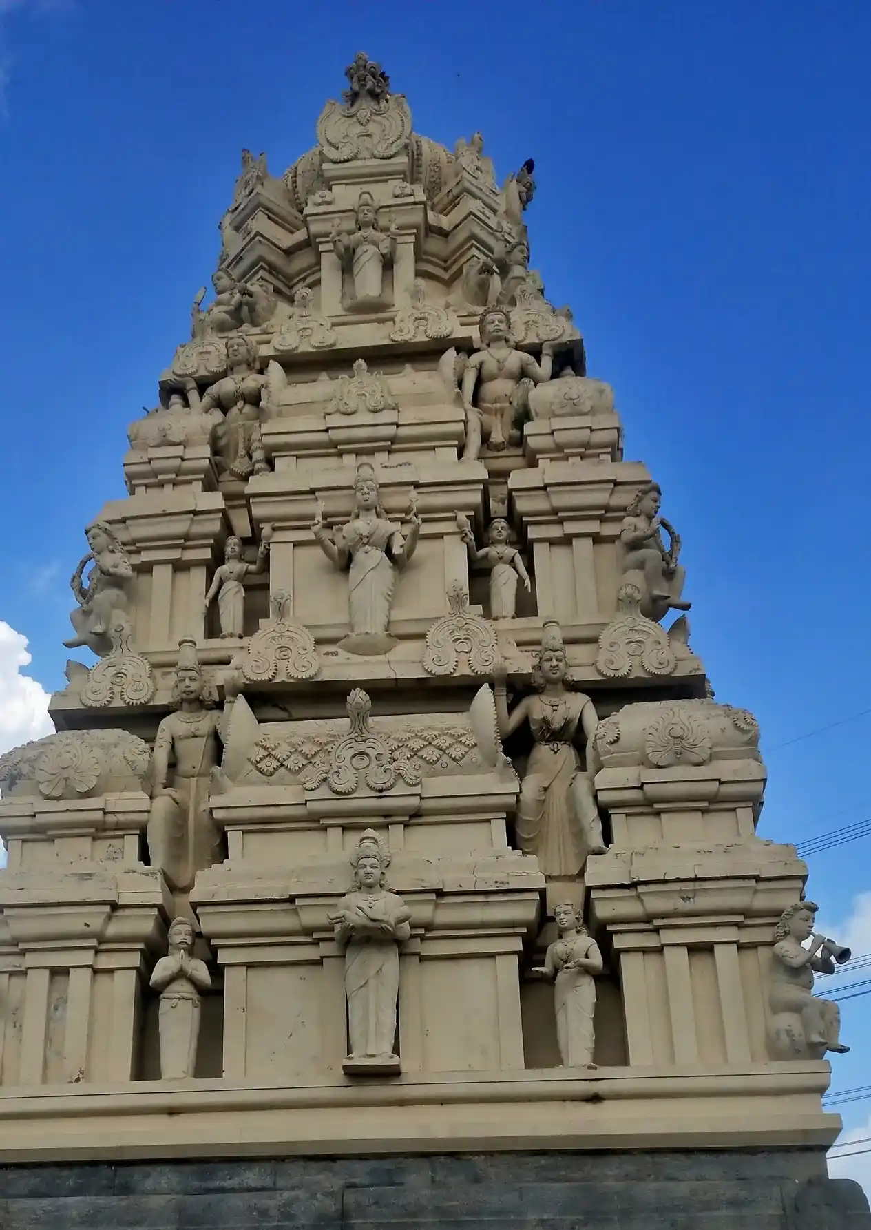 Arulmigu Angalamman Temple, Kamballiyampatti, Kamballiyampatti - 638057 அருள்மிகு அங்காளம்மன் திருக்கோயில், Kamballiyampatti, கம்புளியம்பட்டி - 638057, Erode - Ancient Temple Architecture and History Image 4