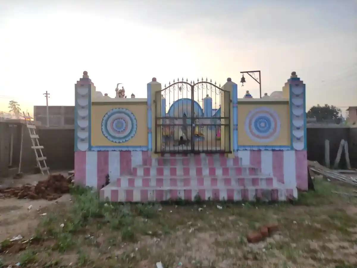 Arulmigu Angalamman Temple, Silukkuvarpatty - 624215 அருள்மிகு அங்காளம்மன் திருக்கோயில், Silukkuvarpatty - 624215, Dindigul - Ancient Temple Architecture and History Image 3