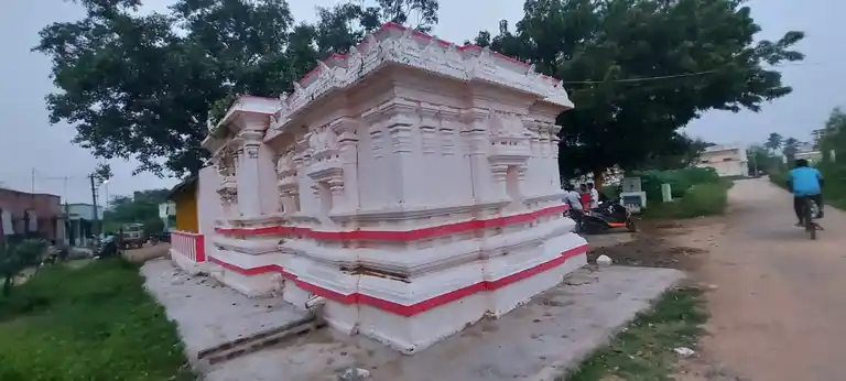 Arulmigu Angalaparameshwari Amman Temple, Keevenpakkam - 631001 அருள்மிகு அங்காள பரமேஸ்வரியம்மன் திருக்கோயில், கீழ்வெண்பாக்கம் - 631001, Ranipet - Ancient Temple Architecture and History Image 4