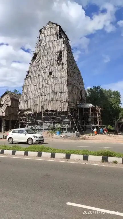Arulmigu Angalaparameshwari And Gurunathasamy Temple, Valanthur - 625532 அருள்மிகு அங்காள ஈஸ்வரியம்மன் மற்றும் குருநாதசாமி திருக்கோயில், Valanthur - 625532, Madurai - Ancient Temple Architecture and History Image 2