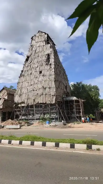 Arulmigu Angalaparameshwari And Gurunathasamy Temple, Valanthur - 625532 அருள்மிகு அங்காள ஈஸ்வரியம்மன் மற்றும் குருநாதசாமி திருக்கோயில், Valanthur - 625532, Madurai - Ancient Temple Architecture and History Image 4