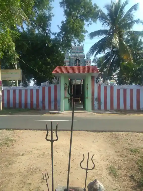 Arulmigu Angalaparameswari Amman Temple, Kallivalasu, Dharapuram - 638657