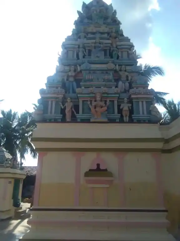 Arulmigu Angalaparameswari Amman Temple, Kallivalasu, Dharapuram - 638657 அருள்மிகு அங்காள பரமேஸ்வரி திருக்கோயில், Kallivalasu, Dharapuram - 638657, Tiruppur - Ancient Temple Architecture and History Image 2