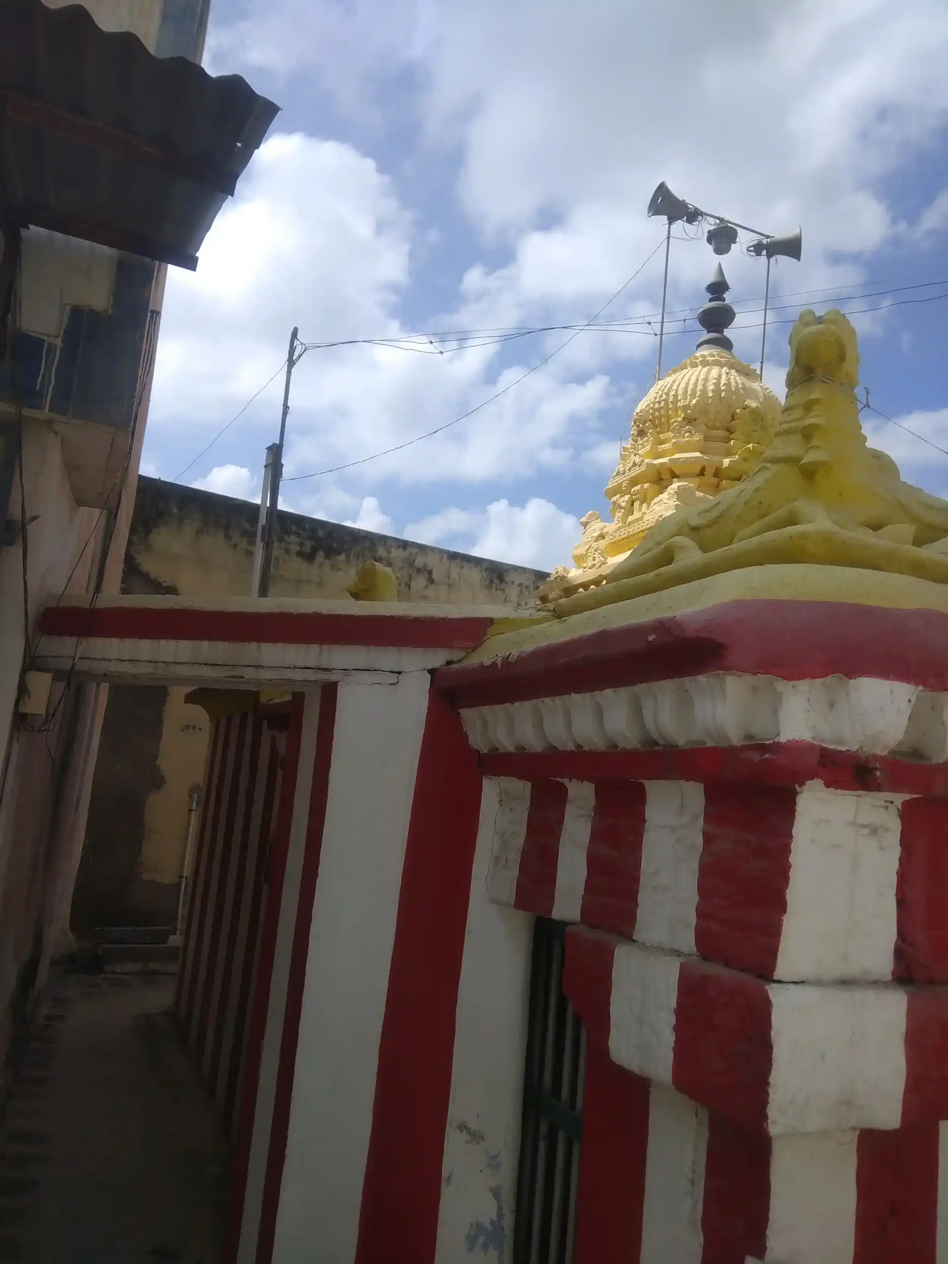 Arulmigu Angamuthu Vinayagar Temple, Tirupattur - 635601 அருள்மிகு அங்கமுத்து விநாயகர் திருக்கோயில், திருப்பத்தூர் - 635601, Thirupathur - Ancient Temple Architecture and History Image 2