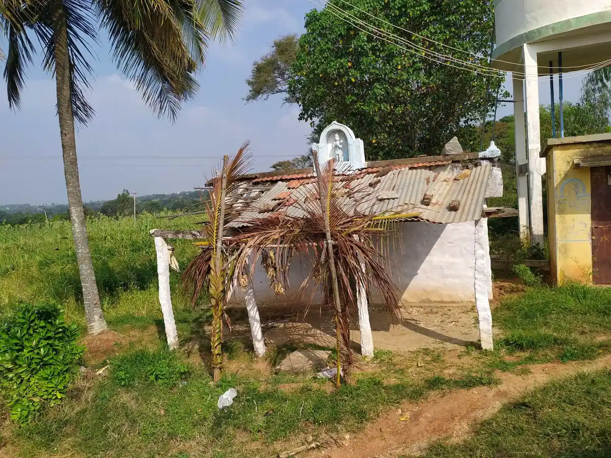 Arulmigu Anjaneya Swamy Temple, Komaranapalli - 635114 Temple