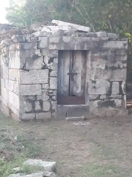 Arulmigu Anjaneyar Temple, Chennasamuthiram - 632506 அருள்மிகு ஆஞ்சநேயர் திருக்கோயில், சென்னசமுத்திரம் - 632506, Ranipet - Ancient Temple Architecture and History Image 2