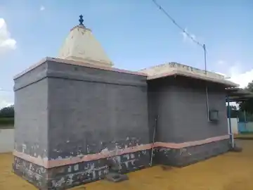 Arulmigu Anjanoorgounder Rajakkal Thirukoil, Vemandampalayam - 638462 அருள்மிகு அஞ்சானூர்கவுண்டர்ராசாக்கள் திருக்கோயில், Vemandampalayam - 638462, Erode - Ancient Temple Architecture and History Image 2