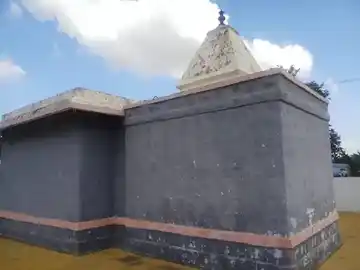 Arulmigu Anjanoorgounder Rajakkal Thirukoil, Vemandampalayam - 638462 அருள்மிகு அஞ்சானூர்கவுண்டர்ராசாக்கள் திருக்கோயில், Vemandampalayam - 638462, Erode - Ancient Temple Architecture and History Image 3