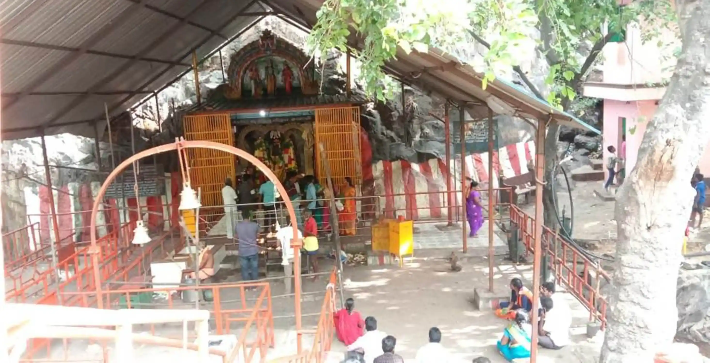 Arulmigu Anjeneyaswamy Temple, V.Muthampatti - 635301 அருள்மிகு ஆஞ்சநேயசுவாமி திருக்கோயில், V.முத்தம்பட்டி - 635301, Dharmapuri - Ancient Temple Architecture and History Image 2