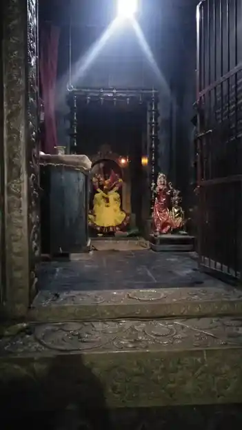 Arulmigu Ankala Parameshwariamman Matrum Vaani Karuppanasamy Temple, Near Market, Paramakudi - 623707 அருள்மிகு அங்காளபரமேஸ்வரி அம்மன் மற்றும் வாணி கருப்பணசுவாமி திருக்கோயில், Near Market, Paramakudi - 623707, Ramanathapuram - Ancient Temple Architecture and History Image 6