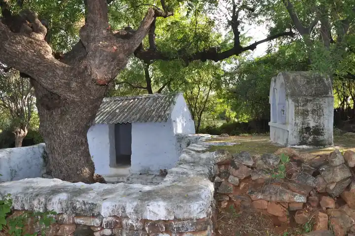 Arulmigu Annamar Swamy Temple, Karvazhi - 638151