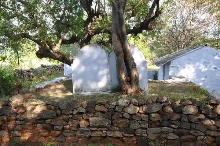 Arulmigu Annamar Swamy Temple, Karvazhi - 638151 அருள்மிகு அன்னமார் சுவாமி திருக்கோயில், - 638151, Karur - Ancient Temple Architecture and History Image 3