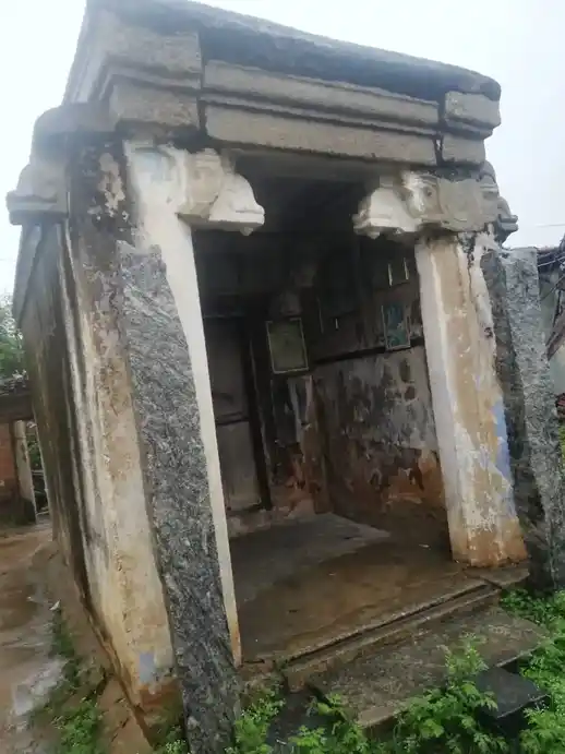 Arulmigu Anumandarayarsamy Temple, Dharanisandiram - 635121 Arulmigu Anumandarayarsamy Temple, Dharanisandiram - 635121, Krishnagiri - Ancient Temple Architecture and History Image 4