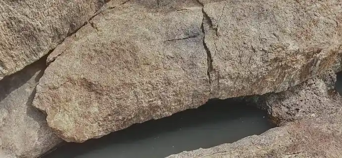 Arulmigu Anumantharayaperumal Temple, Aalamarathupatti - 639207 அருள்மிகு அனுமந்தராயப் பெருமாள் திருக்கோயில், Aalamarathupatti - 639207, Karur - Ancient Temple Architecture and History Image 3