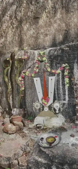 Arulmigu Anumantharayaperumal Temple, Aalamarathupatti - 639207 அருள்மிகு அனுமந்தராயப் பெருமாள் திருக்கோயில், Aalamarathupatti - 639207, Karur - Ancient Temple Architecture and History Image 5