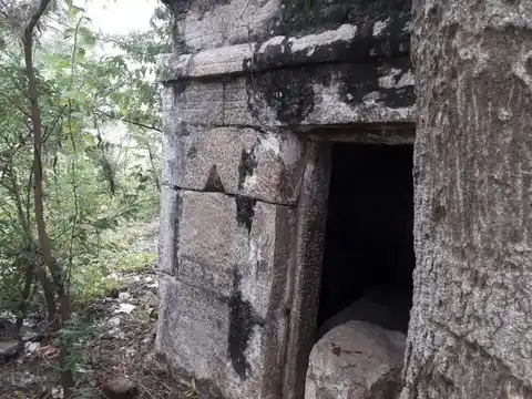 Arulmigu Anumantharayaswamy Temple, Madapoor - 641664 அருள்மிகு அனுமந்தராயசுவாமி திருக்கோயில், Madapoor - 641664, Tiruppur - Ancient Temple Architecture and History Image 4