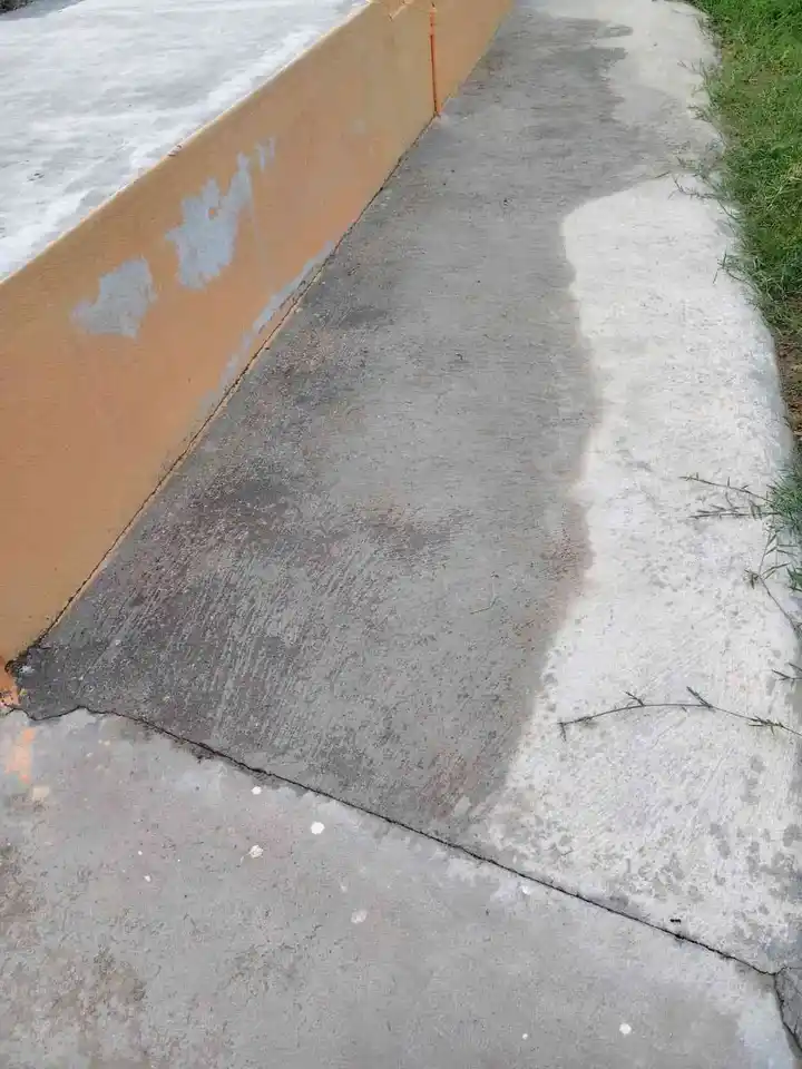 Arulmigu Anumantharayaswamy Temple, Nedusalai Way, Appinayakkankottai - 635121 அருள்மிகு அனுமந்தராய சுவாமி திருக்கோயில், Nedusalai Way, Appinayakkankottai - 635121, Krishnagiri - Ancient Temple Architecture and History Image 3