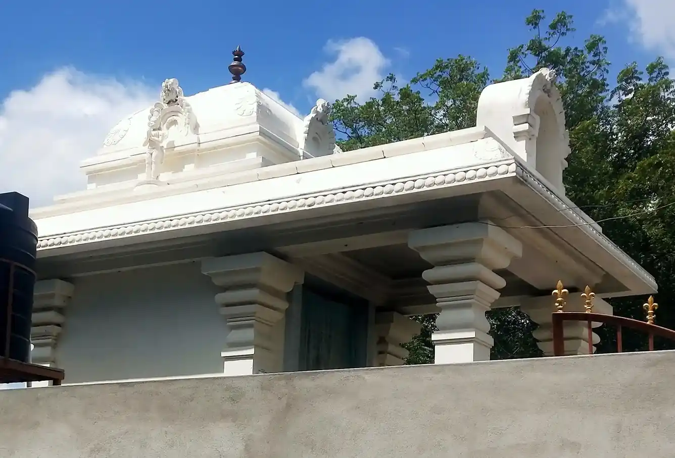 Arulmigu Anumanthrayaswamy Temple, Palathozhuvu - 638051 Temple