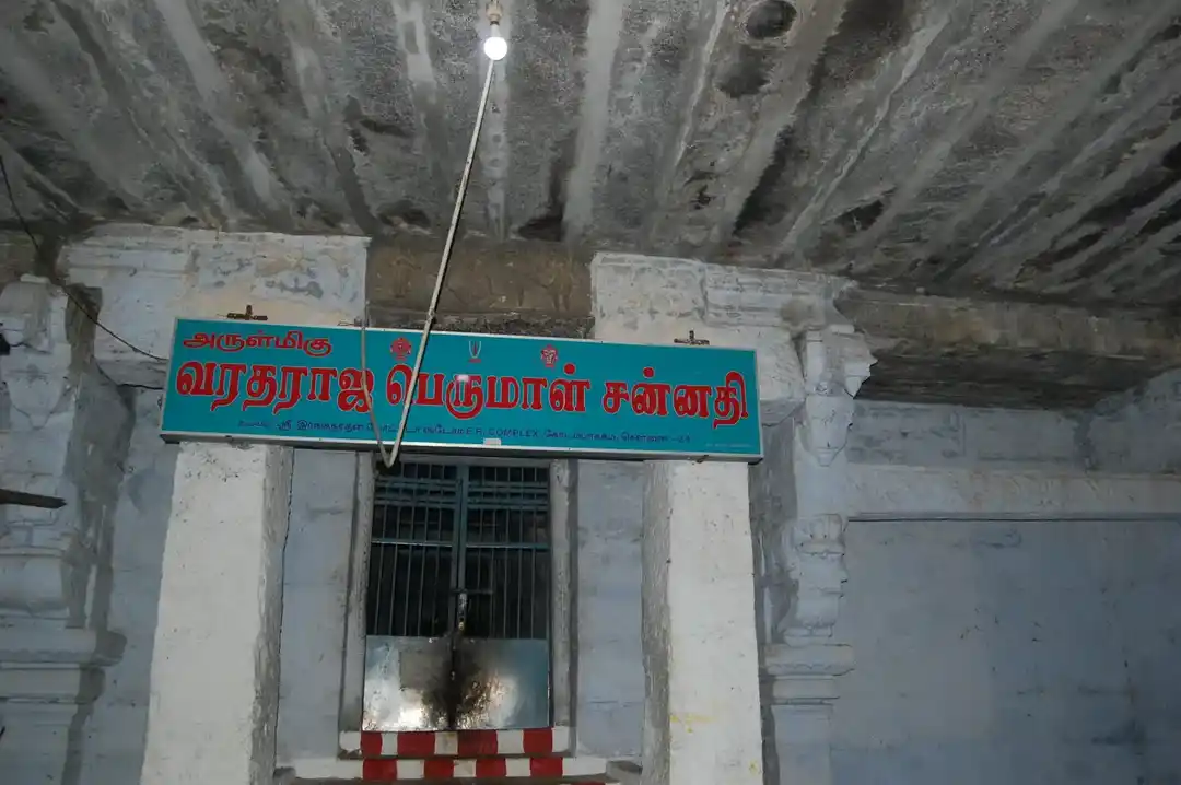 Arulmigu Aranganadhasamy Temple, Hill Top, Singavaram - 604202 அருள்மிகு அரங்கநாதசுவாமி திருக்கோயில், குன்றின் மேல், சிங்கவரம் - 604202, Viluppuram - Ancient Temple Architecture and History Image 2