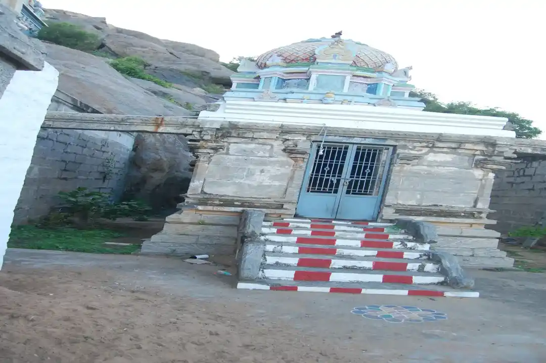Arulmigu Aranganadhasamy Temple, Hill Top, Singavaram - 604202 அருள்மிகு அரங்கநாதசுவாமி திருக்கோயில், குன்றின் மேல், சிங்கவரம் - 604202, Viluppuram - Ancient Temple Architecture and History Image 4