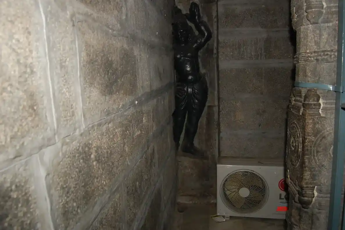 Arulmigu Aranganadhasamy Temple, Hill Top, Singavaram - 604202 அருள்மிகு அரங்கநாதசுவாமி திருக்கோயில், குன்றின் மேல், சிங்கவரம் - 604202, Viluppuram - Ancient Temple Architecture and History Image 8