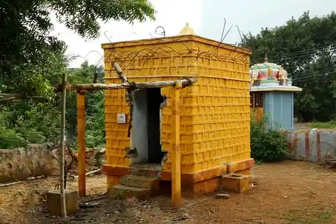 Arulmigu Aranganathar Temple, Ayyampalyam, Samalapuram - 641663 Arulmigu Aranganathar Temple, Ayyampalyam, Samalapuram - 641663, Tiruppur - Ancient Temple Architecture and History Image 4