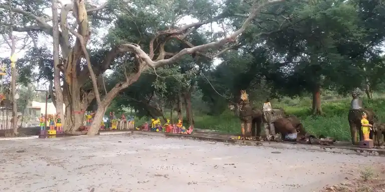 Arulmigu Aranmanai Karuppasamy Temple, Ayyapatti - 625103