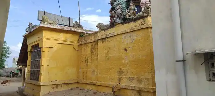 Arulmigu Arisana Mariyamman Temple, Nangavaram(Thamilsolai) - 639110 அருள்மிகு அரிசன மாரியம்மன் திருக்கோயில்,  - 639110, Karur - Ancient Temple Architecture and History Image 2